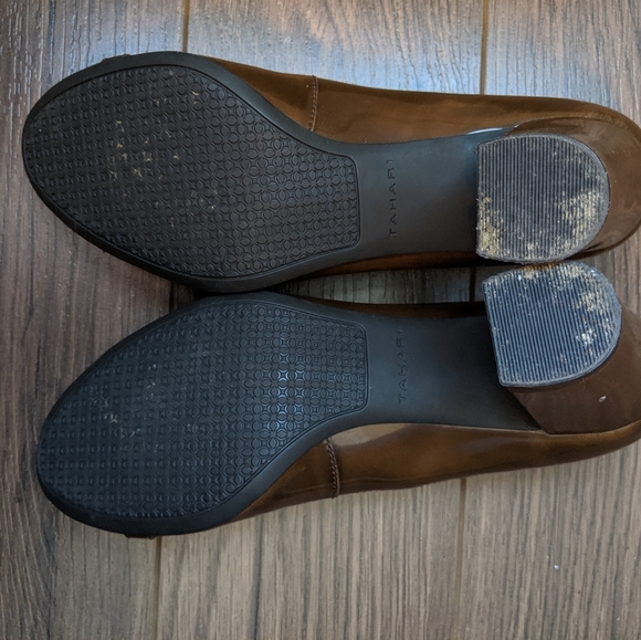 Tahari Brown Patent Pumps - Picture 5 of 8